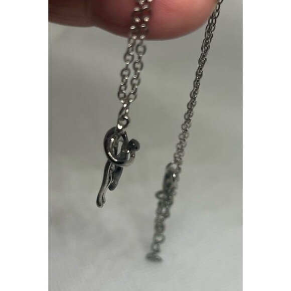 Silver hugging Necklace - Picture 3 of 5